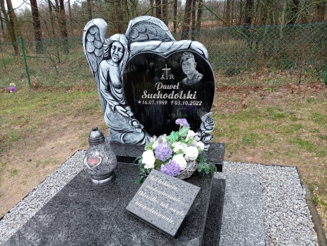 Paweł Suchodolski 1989 Brzeźnica lubuskie - Grobonet - Wyszukiwarka osób pochowanych